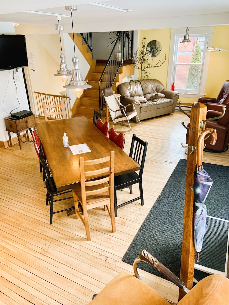 Auberge Le Sunshine - Café-bistro