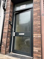 Immaculate 2-bed Apartment Town Centre