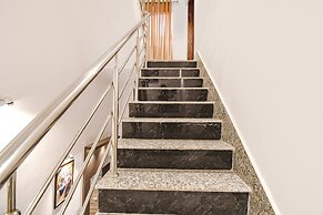FabHotel Golden Suites
