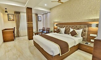 Fabhotel Prime Candle Wood