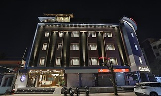 Fabhotel Prime Candle Wood