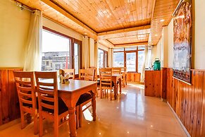 Fabhotel Mayra Grand