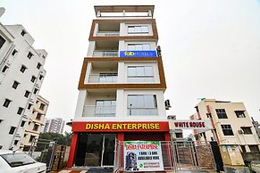 Fabhotel White House I