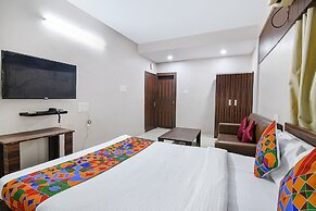Fabhotel White House I