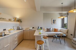 Topos Suites