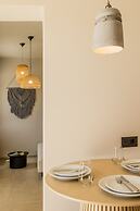 Topos Suites
