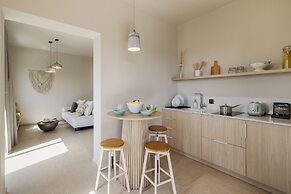 Topos Suites