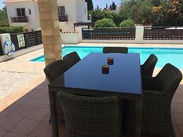 Stunning 3-bed Villa in Peyia