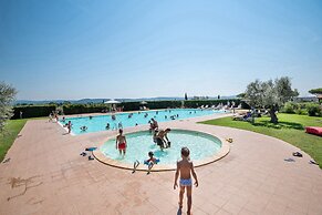 Residence with pool 4 km from Suvereto