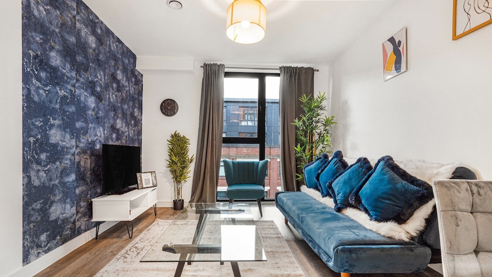 Oceanic Bliss Sleeps 7 With Netflix