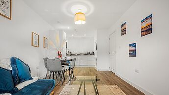 Oceanic Bliss Sleeps 7 With Netflix