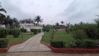 Qees Empire Beachfront Resort