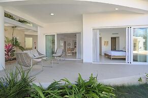 Destination Jelly Playa Coral Condo