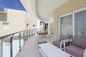 Destination Jelly Playa Coral Condo