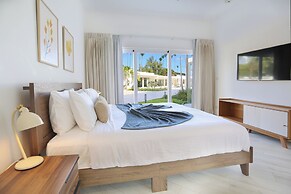 Destination Jelly Playa Coral Condo