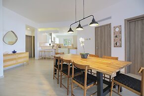Destination Jelly Playa Coral Condo