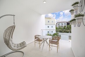 Destination Jelly Playa Coral Condo