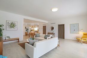 Destination Jelly Playa Coral Condo