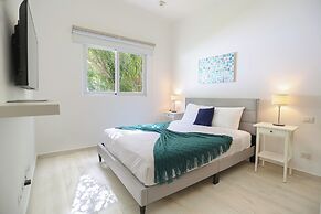 Destination Jelly Playa Coral Condo