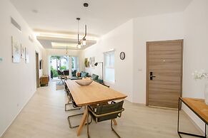 Destination Jelly Playa Coral Condo
