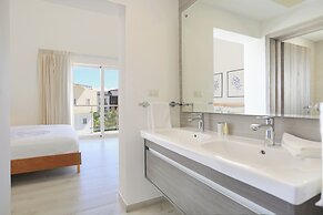 Destination Jelly Playa Coral Condo