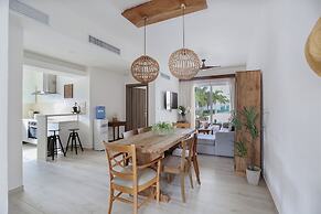 Destination Jelly Playa Coral Condo
