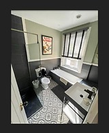 3 Bed Home - Sleeps 6, Garden, Pets and Very Central