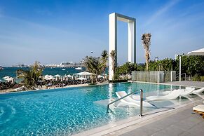 Elite 2BR at La Vie with sea view