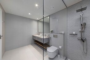 Elite 2BR at La Vie with sea view