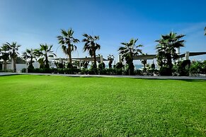 Elite 2BR at La Vie with sea view