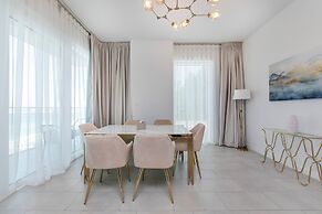Elite 2BR at La Vie with sea view