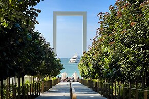 Elite 2BR at La Vie with sea view