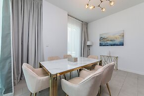 Elite 2BR at La Vie with sea view
