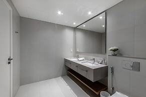 Elite 2BR at La Vie with sea view