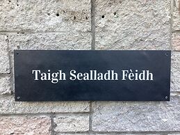 Taigh Sealladh Fèidh B&B