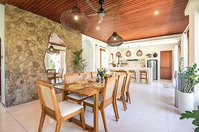 Canggu 400m Tobeach Escape 4br Designer Villa