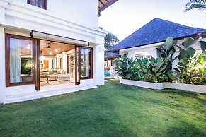 Canggu 400m Tobeach Escape 4br Designer Villa