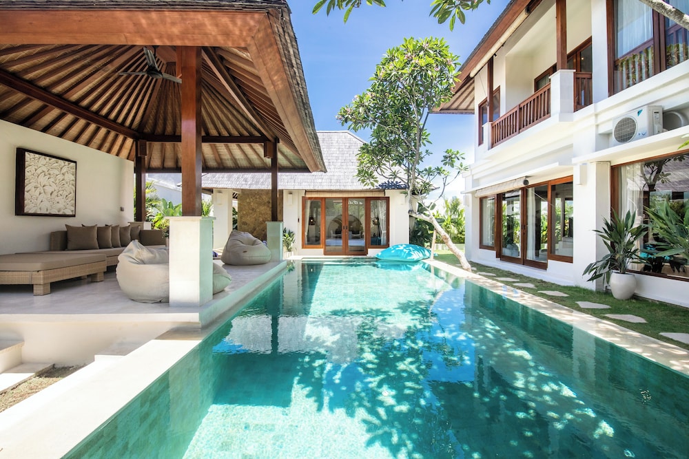 Canggu 400m Tobeach Escape 4br Designer Villa