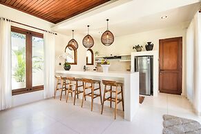 Canggu 400m Tobeach Escape 4br Designer Villa