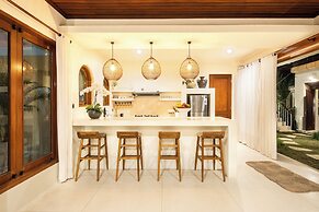 Canggu 400m Tobeach Escape 4br Designer Villa