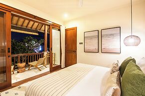 Canggu 400m Tobeach Escape 4br Designer Villa