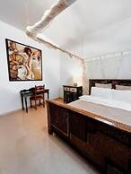 Loman Art House