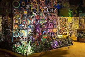 Loman Art House