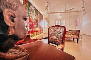 Loman Art House