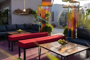 Loman Art House