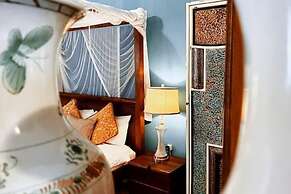 Loman Art House