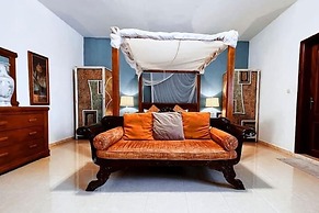 Loman Art House