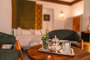 RIAD L'ECOLE