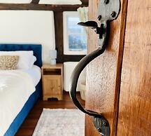 Log Burner and Beamed Ceilings-king Size Bed