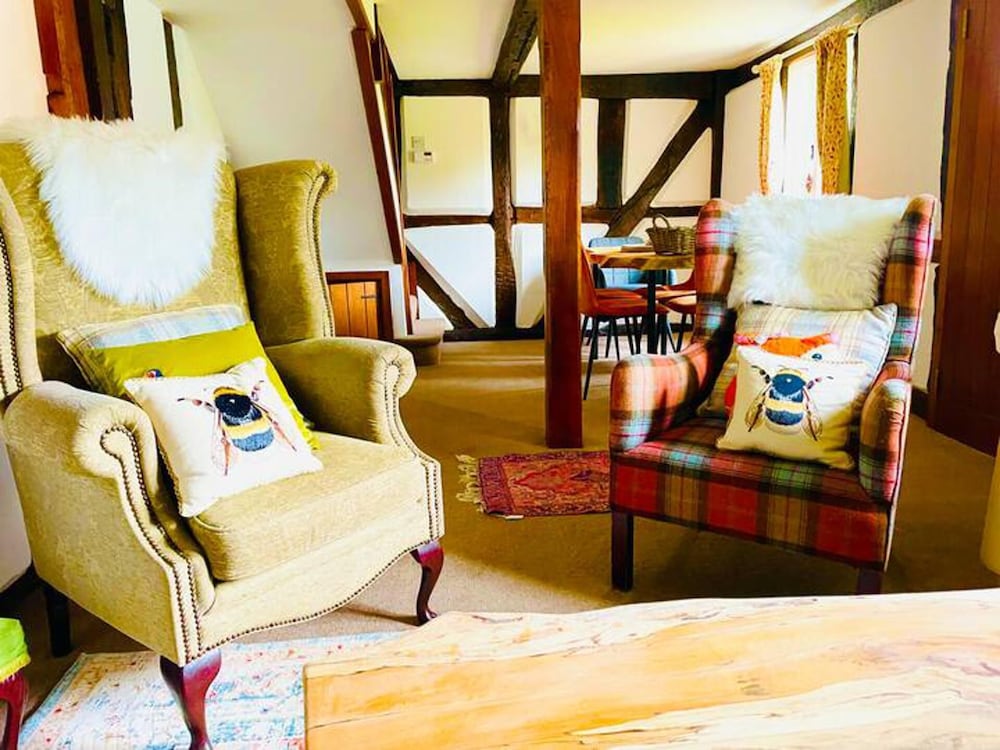 Log Burner and Beamed Ceilings-king Size Bed